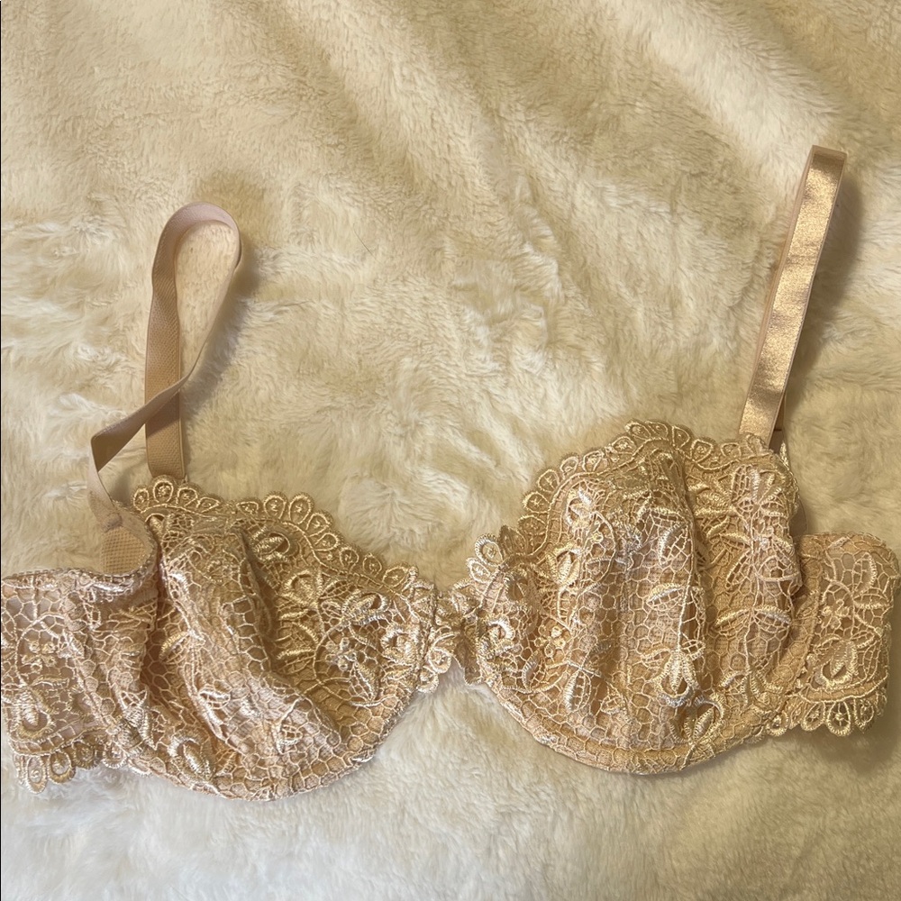 Breezies Lace Underwire Bra in Champagne Gold